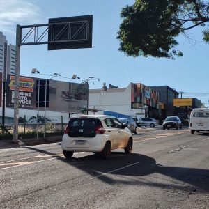 438 - Av. Ceará (Proximo viaduto da Afonso Pena)